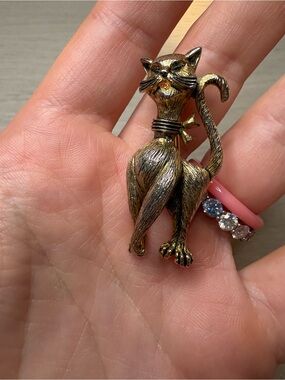 Vintage Gold Cat Brooch - Elegant Cat Pin